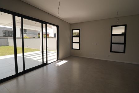 Sala de casa de condomínio à venda com 3 quartos, 321m² em Jardim das Samambaias, Jundiaí
