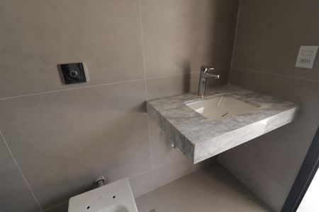 Casa de condomínio à venda com 321m², 3 quartos e 3 vagasBanheiro de Serviço