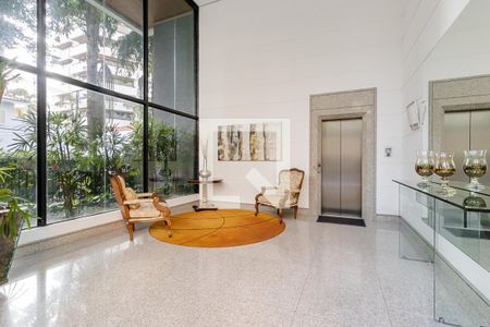 Apartamento à venda com 157m², 4 quartos e 3 vagas Apartamento à venda com 157m², 4 quartos e 3 vagasHall de entrada