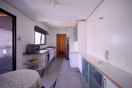 Apartamento à venda com 157m², 4 quartos e 3 vagas Apartamento à venda com 157m², 4 quartos e 3 vagasCozinha