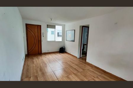 Sala de apartamento para alugar com 1 quarto, 40m² em Taquara, Rio de Janeiro