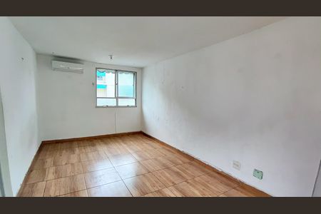 Sala de apartamento para alugar com 1 quarto, 40m² em Taquara, Rio de Janeiro