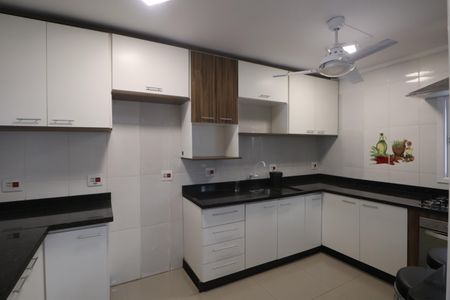 Casa à venda com 285m², 4 quartos e 3 vagasCozinha