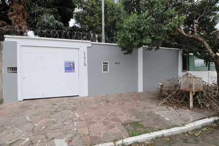 Casa à venda com 285m², 4 quartos e 3 vagasFachada