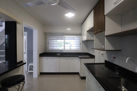 Casa à venda com 285m², 4 quartos e 3 vagasCozinha