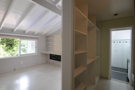 Casa à venda com 285m², 4 quartos e 3 vagasSuite