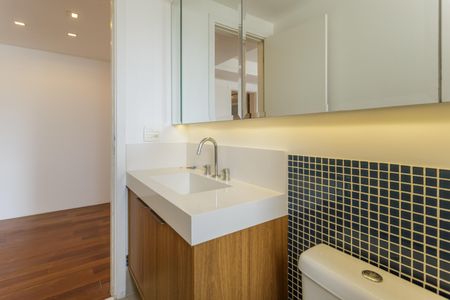 Apartamento à venda com 335m², 4 quartos e 4 vagasBanheiro da Suíte 3