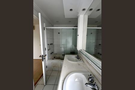 Apartamento para alugar com 202m², 4 quartos e 2 vagasBanheiro da Suíte