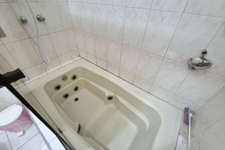 Casa à venda com 450m², 4 quartos e 2 vagasBanheiro da Suíte 2