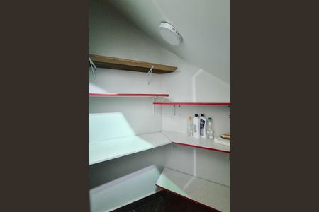 Casa à venda com 450m², 4 quartos e 2 vagasCozinha - dispensa