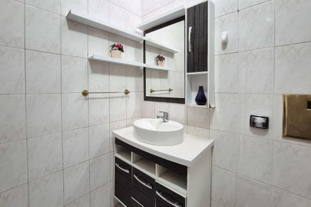 Casa à venda com 450m², 4 quartos e 2 vagasBanheiro da Suíte 2