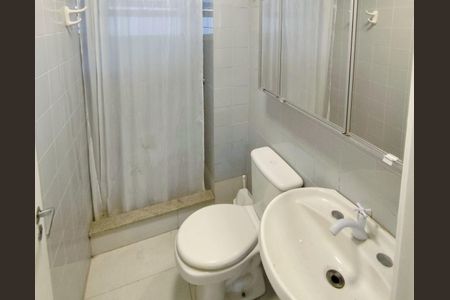 Banheiro de apartamento para alugar com 1 quarto, 48m² em Centro Histórico, Porto Alegre