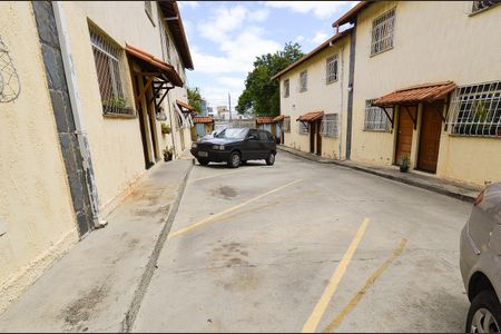 Estacionamento de apartamento para alugar com 2 quartos, 48m² em Palmares, Belo Horizonte