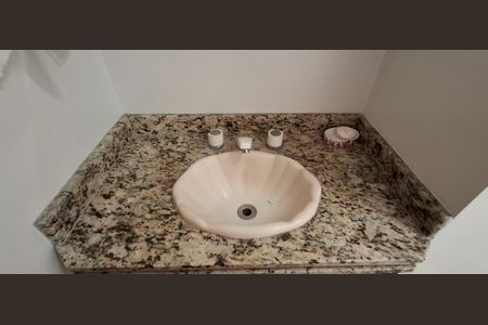 Apartamento para alugar com 220m², 3 quartos e 2 vagasBanheiro