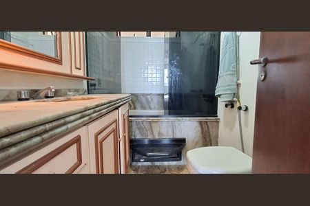 Apartamento para alugar com 220m², 3 quartos e 2 vagasBanheiro Suíte