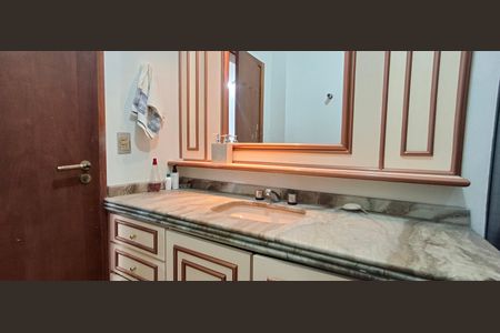 Apartamento para alugar com 220m², 3 quartos e 2 vagasBanheiro Suíte