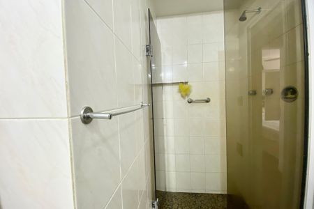 Apartamento à venda com 79m², 2 quartos e 2 vagasBanheiro social