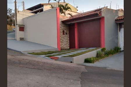 Casa à venda com 208m², 2 quartos e 4 vagasGaragem