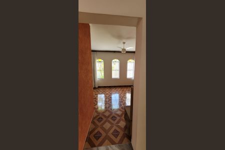 Casa à venda com 208m², 2 quartos e 4 vagasSala