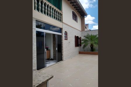 Casa à venda com 208m², 2 quartos e 4 vagasQuintal