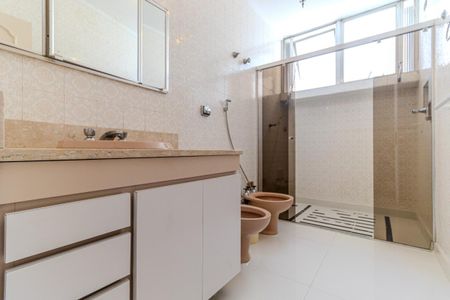 Apartamento à venda com 383m², 4 quartos e 3 vagasBanheiro 1