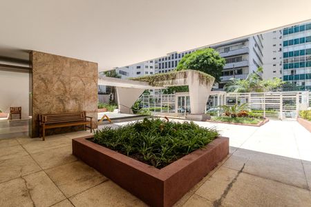 Apartamento à venda com 383m², 4 quartos e 3 vagasPortaria