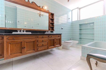 Apartamento à venda com 383m², 4 quartos e 3 vagasBanheiro da Suíte