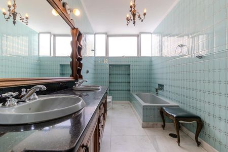 Apartamento à venda com 383m², 4 quartos e 3 vagasBanheiro da Suíte