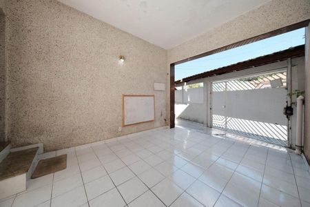 Casa à venda com 120m², 4 quartos e 2 vagasGaragem