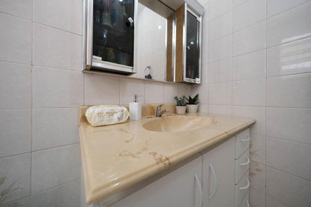 Casa à venda com 120m², 4 quartos e 2 vagasBanheiro 2