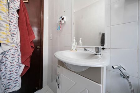 Casa à venda com 120m², 4 quartos e 2 vagasBanheiro 1