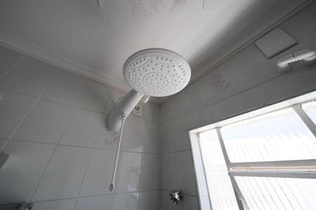 Casa à venda com 120m², 4 quartos e 2 vagasBanheiro 1