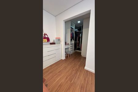 Casa de condomínio à venda com 310m², 3 quartos e 4 vagas Casa de condomínio à venda com 310m², 3 quartos e 4 vagasQuarto