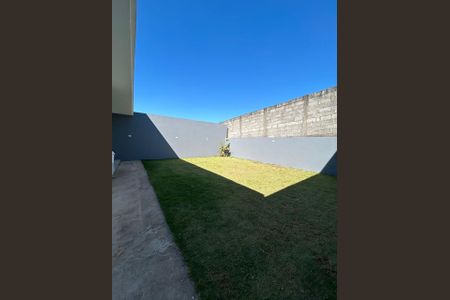 Casa de condomínio à venda com 310m², 3 quartos e 4 vagas Casa de condomínio à venda com 310m², 3 quartos e 4 vagasQuintal