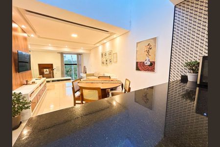 Casa de condomínio à venda com 310m², 3 quartos e 4 vagas Casa de condomínio à venda com 310m², 3 quartos e 4 vagasSala