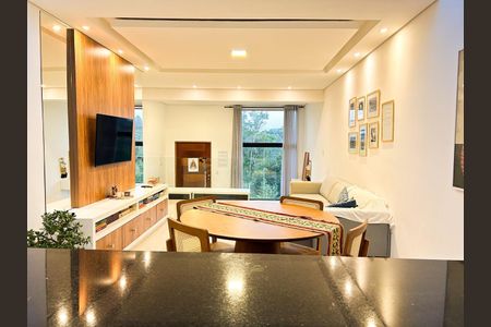 Casa de condomínio à venda com 310m², 3 quartos e 4 vagas Casa de condomínio à venda com 310m², 3 quartos e 4 vagasSala