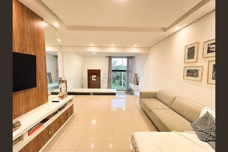 Casa de condomínio à venda com 310m², 3 quartos e 4 vagas Casa de condomínio à venda com 310m², 3 quartos e 4 vagasSala