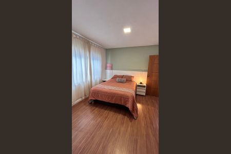 Casa de condomínio à venda com 310m², 3 quartos e 4 vagas Casa de condomínio à venda com 310m², 3 quartos e 4 vagasQuarto