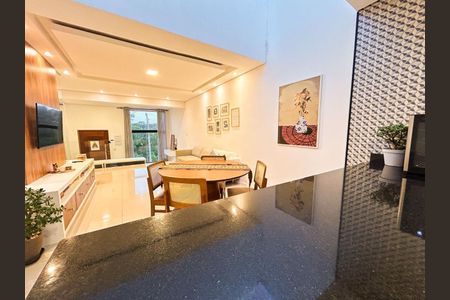 Casa de condomínio à venda com 310m², 3 quartos e 4 vagas Casa de condomínio à venda com 310m², 3 quartos e 4 vagasSala