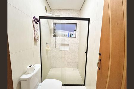 Casa de condomínio à venda com 310m², 3 quartos e 4 vagas Casa de condomínio à venda com 310m², 3 quartos e 4 vagasBanheiro