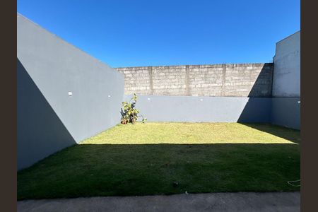 Casa de condomínio à venda com 310m², 3 quartos e 4 vagas Casa de condomínio à venda com 310m², 3 quartos e 4 vagasQuintal