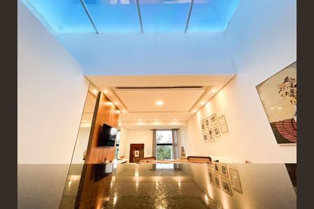 Casa de condomínio à venda com 310m², 3 quartos e 4 vagas Casa de condomínio à venda com 310m², 3 quartos e 4 vagasSala