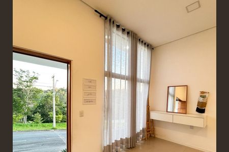 Casa de condomínio à venda com 310m², 3 quartos e 4 vagas Casa de condomínio à venda com 310m², 3 quartos e 4 vagasVista