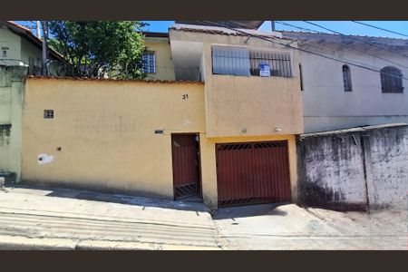 Casa à venda com 96m², 3 quartos e 1 vaga Casa à venda com 96m², 3 quartos e 1 vagaFachada