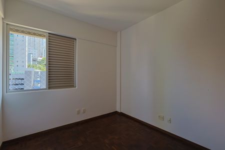 Apartamento à venda com 95m², 3 quartos e 2 vagasQuarto 2