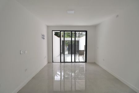 Sala de casa para alugar com 2 quartos, 120m² em Jardim Las Palmas, Guarujá