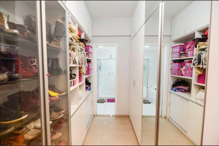 Casa à venda com 225m², 4 quartos e 2 vagasCloset da Suíte