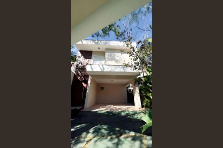 Casa para alugar com 179m², 3 quartos e 3 vagas Casa para alugar com 179m², 3 quartos e 3 vagasFachada