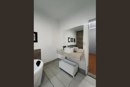Casa para alugar com 179m², 3 quartos e 3 vagas Casa para alugar com 179m², 3 quartos e 3 vagasBanheiro Social
