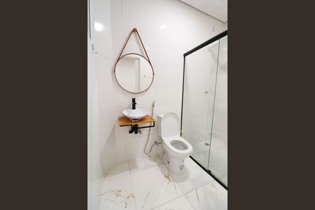 Banheiro de apartamento para alugar com 1 quarto, 15m² em Vila Gertrudes, São Paulo